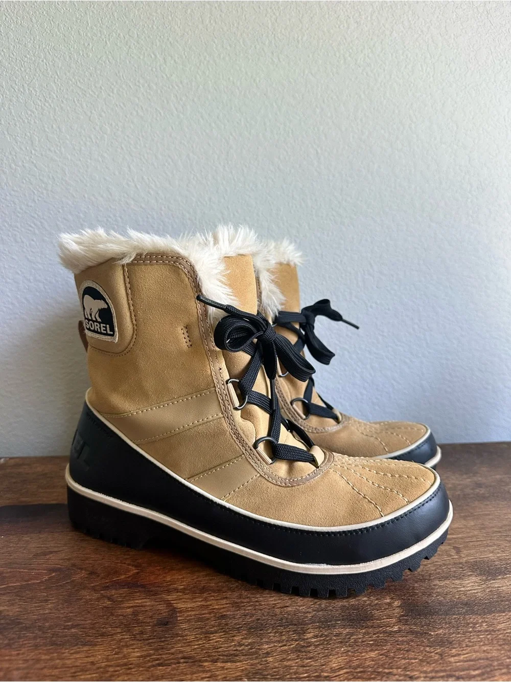 Sorel Tivoli Women’s Waterproof Tan Faux-Fur Winter Boots size 9 NWOT